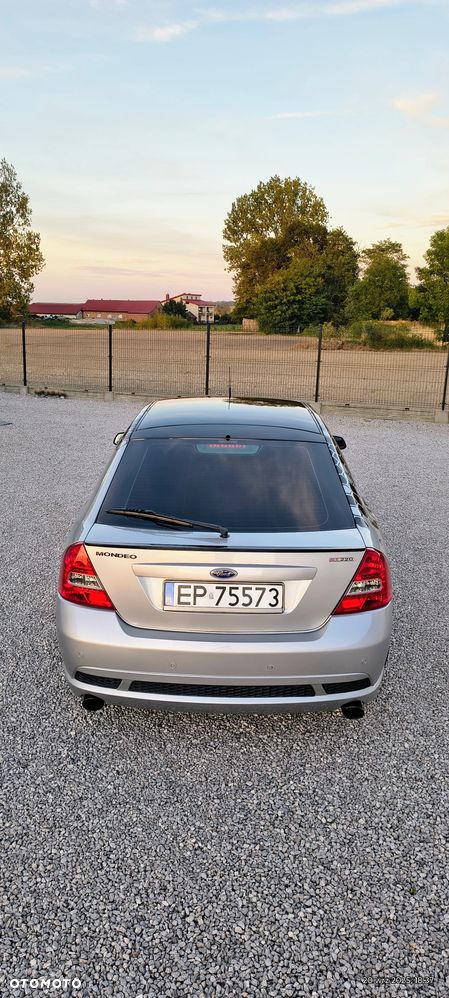 Ford Mondeo 3.0 V6 ST 220 - 11