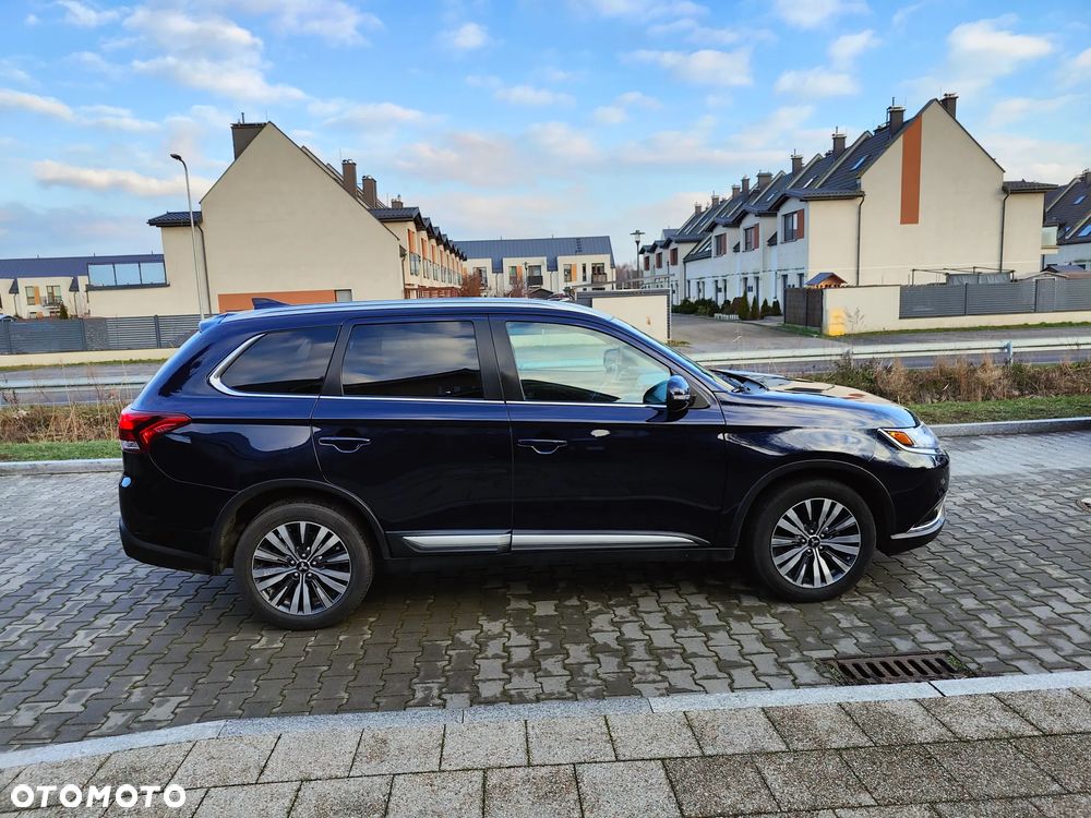 Mitsubishi Outlander - 4