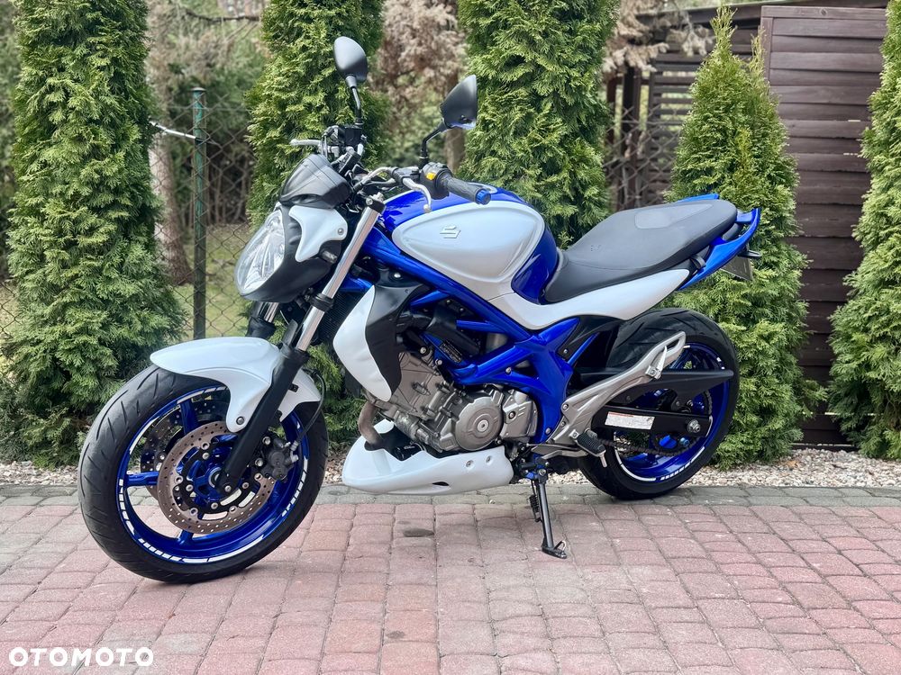 Suzuki Gladius - 5