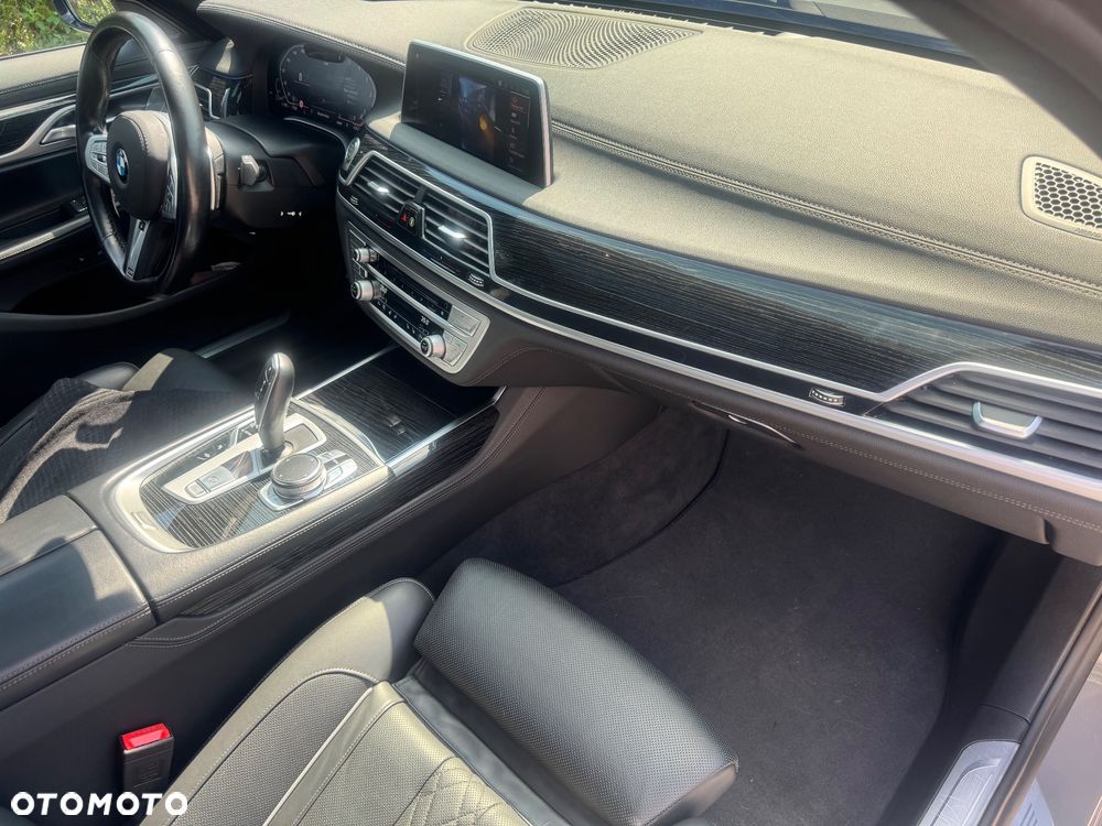 BMW Seria 7 740d xDrive sport - 33
