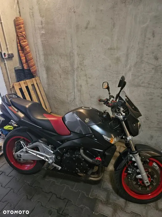 Suzuki GSR - 29