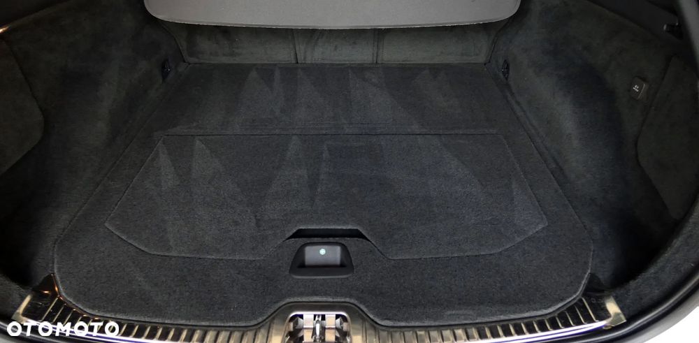 Volvo XC 60 2.4D AWD Momentum - 8