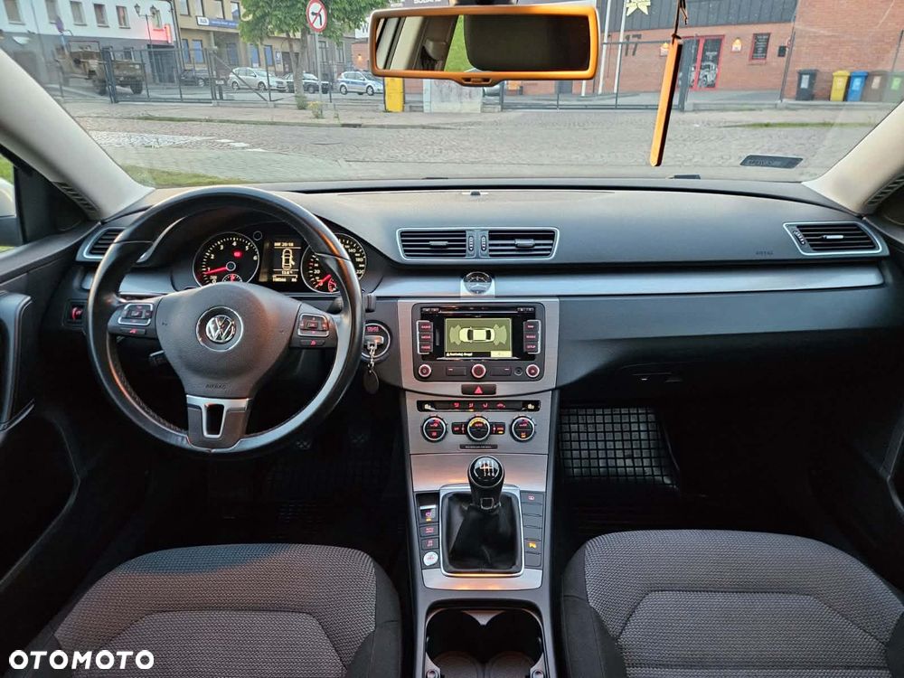Volkswagen Passat 2012 photo 2
