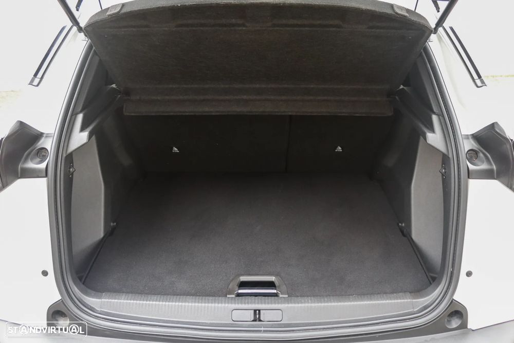 Peugeot e-2008 50 kWh GT - 5