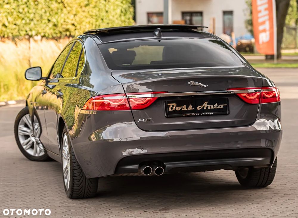 Jaguar XF 20d Sportbrake Portfolio - 8