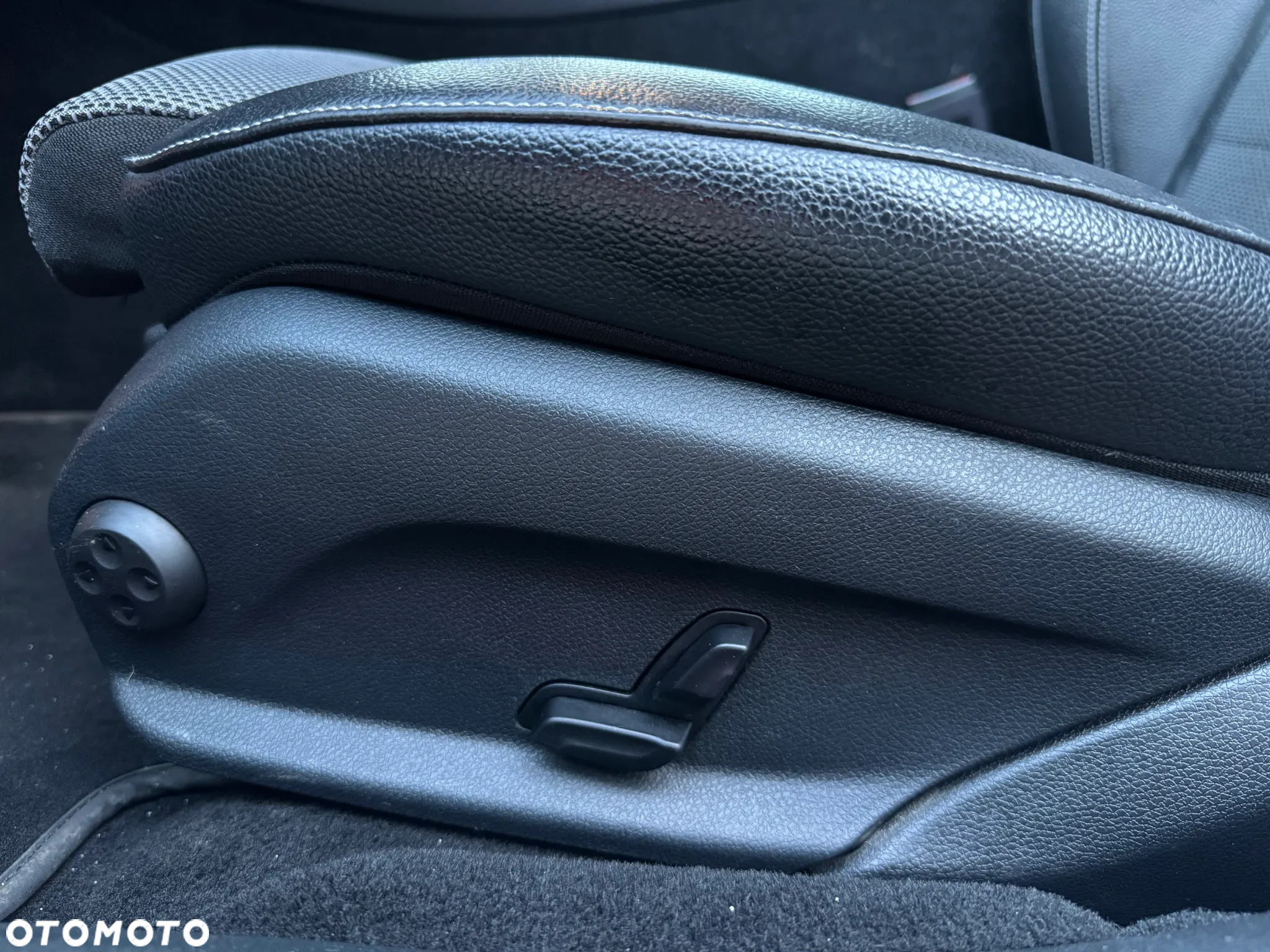 Mercedes-Benz Klasa E 220 d 9G-TRONIC - 19