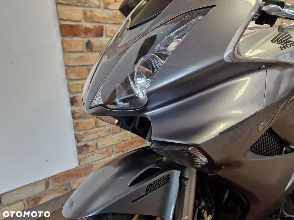 Honda VFR - 21