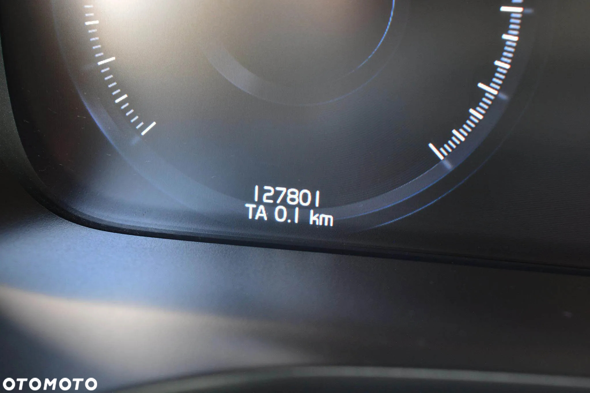 Volvo V60 T8 AWD Plug-In Hybrid R-Design - 17