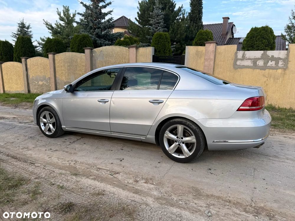 Volkswagen Passat 2.0 TDI BlueMotion Technology Exclusive - 5