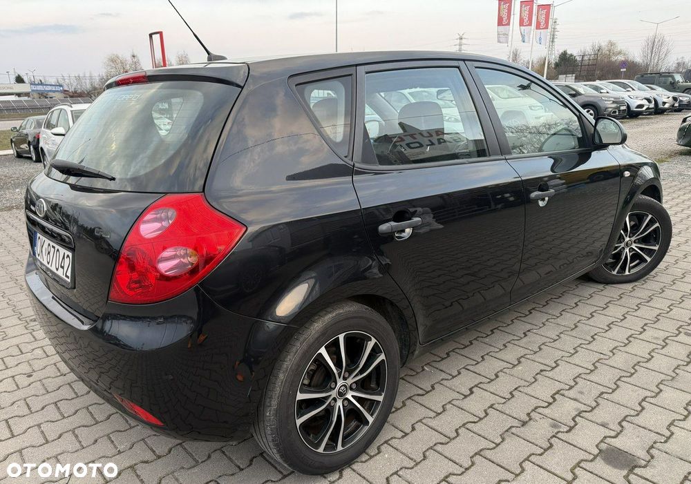 Kia Ceed - 4