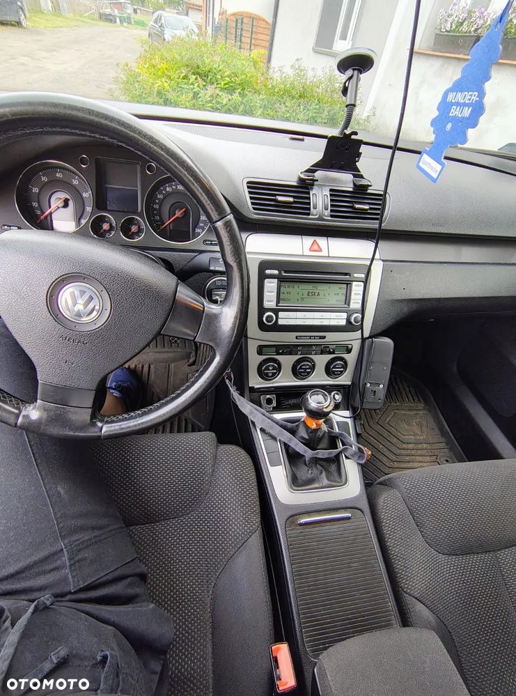 Volkswagen Passat 1.6 FSI Comfortline - 5