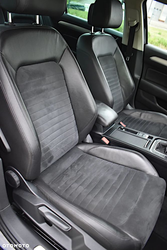 Volkswagen Passat - 35