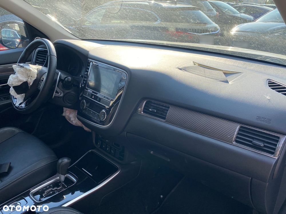 Mitsubishi Outlander - 14
