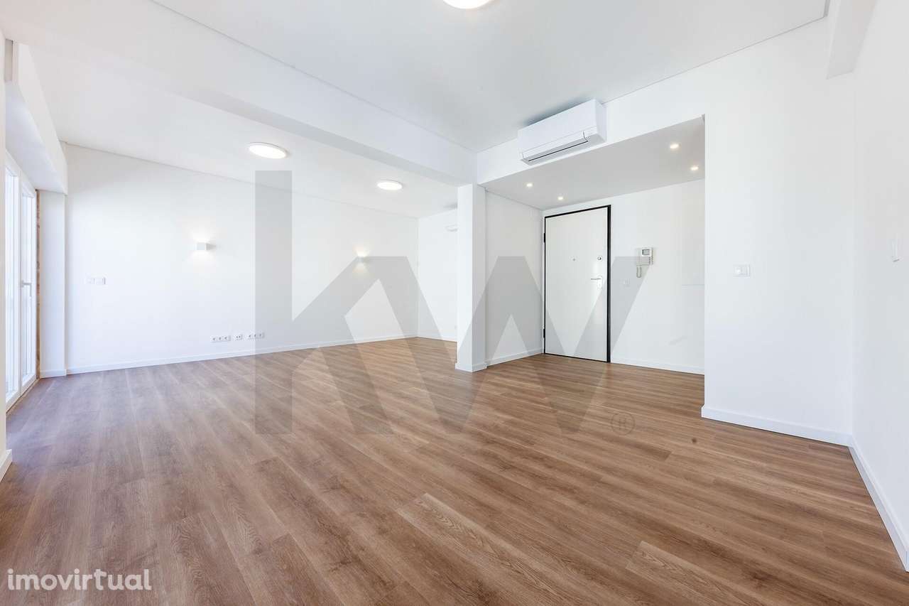 T3 Renovado com Acabamentos de Luxo e Vista Desafogada em Carnaxide - Grande imagem: 3/32