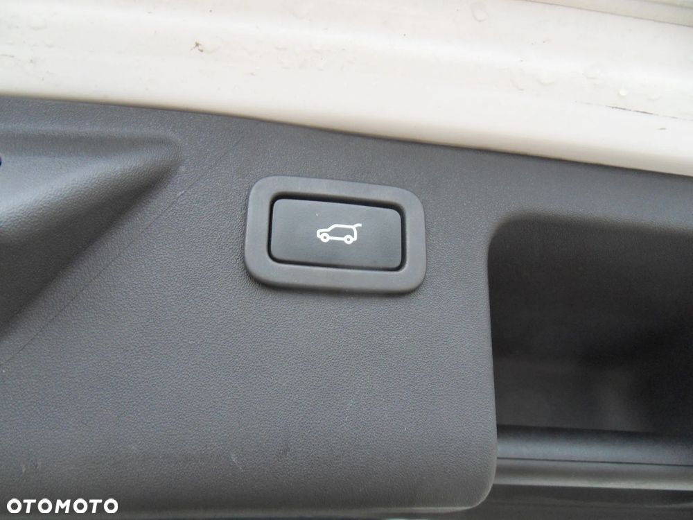 Land Rover Discovery Sport 2.0 TD4 HSE Luxury - 11