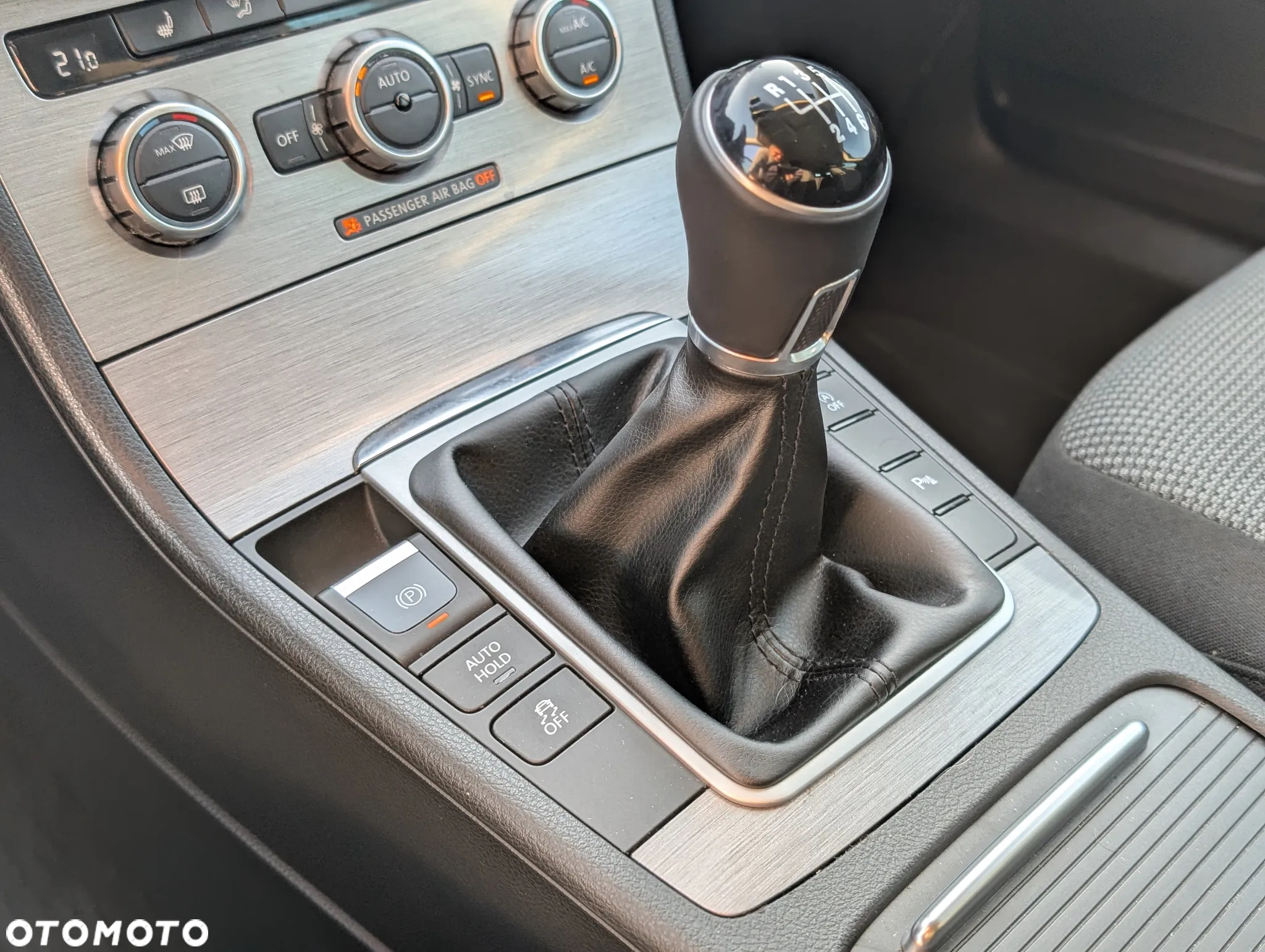 Volkswagen Passat 1.6 TDI Comfortline - 17