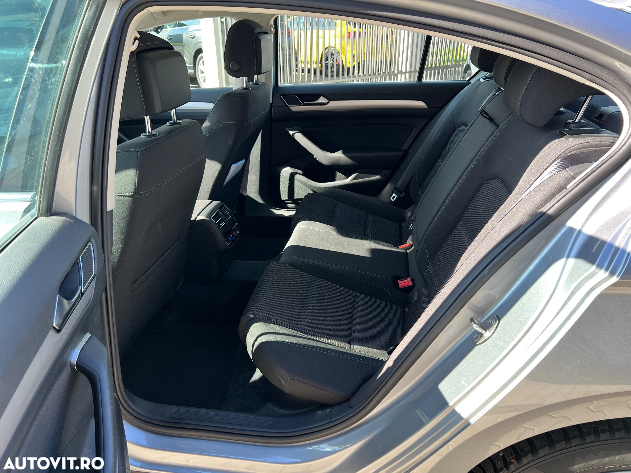 Volkswagen Passat - 16