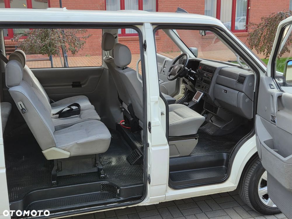 Volkswagen Caravelle - 16