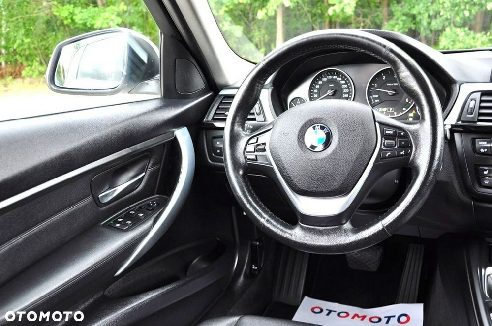 BMW Seria 3 330d xDrive Blue Performance Luxury Line - 35