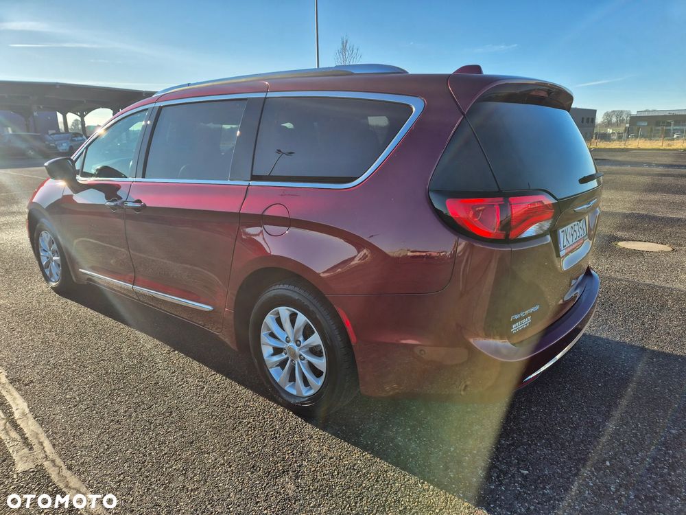 Chrysler Pacifica - 3