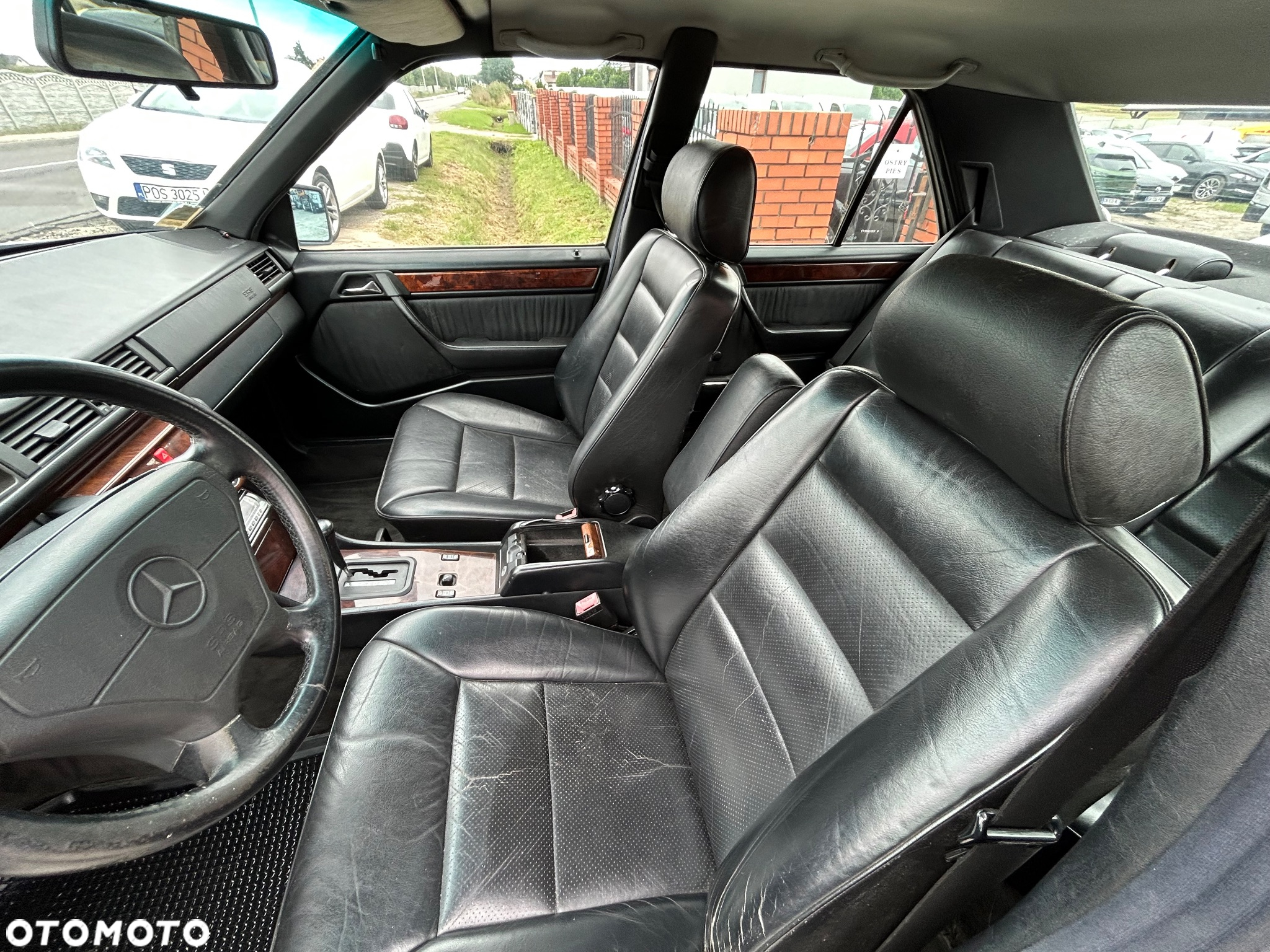Mercedes-Benz Klasa E 300 D Turbo - 26