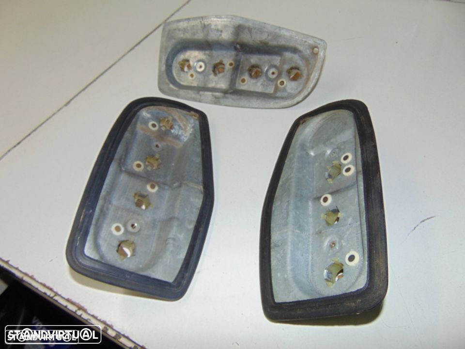 Volvo 144 - cocos de farolins de trás - 1