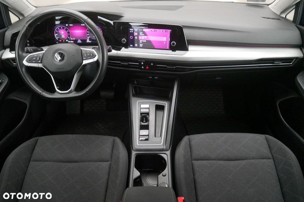 Volkswagen Golf - 8