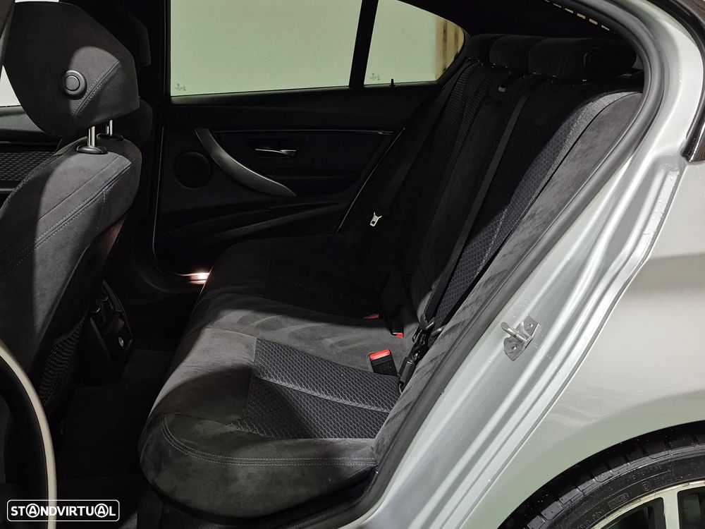 BMW 330 e iPerformance Pack M - 33