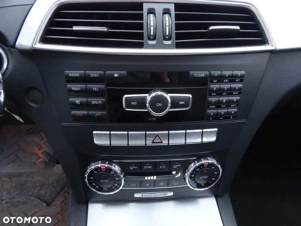 Mercedes-Benz Klasa C 180 Kompressor BlueEFFICIENCY Avantgarde - 22