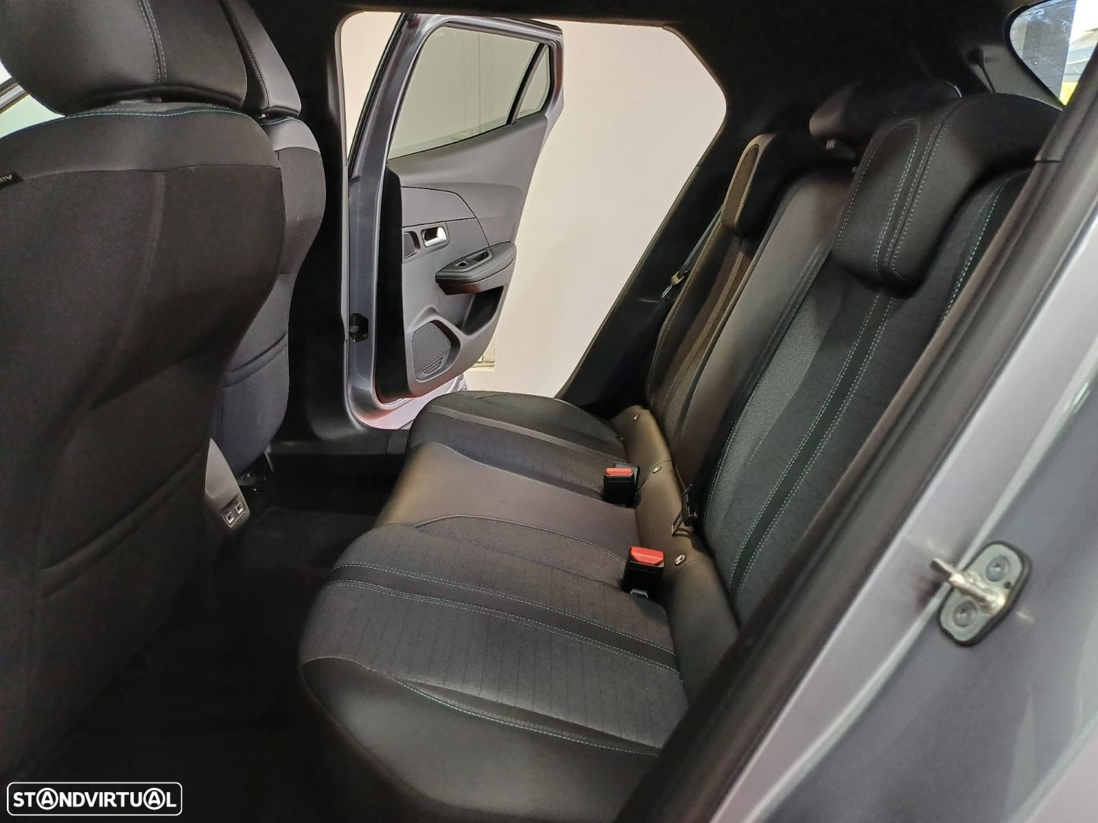 Peugeot e-2008 50 kWh Allure - 14