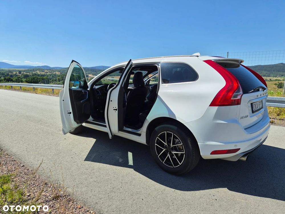 Volvo XC 60 D4 AWD R-Design Momentum - 7