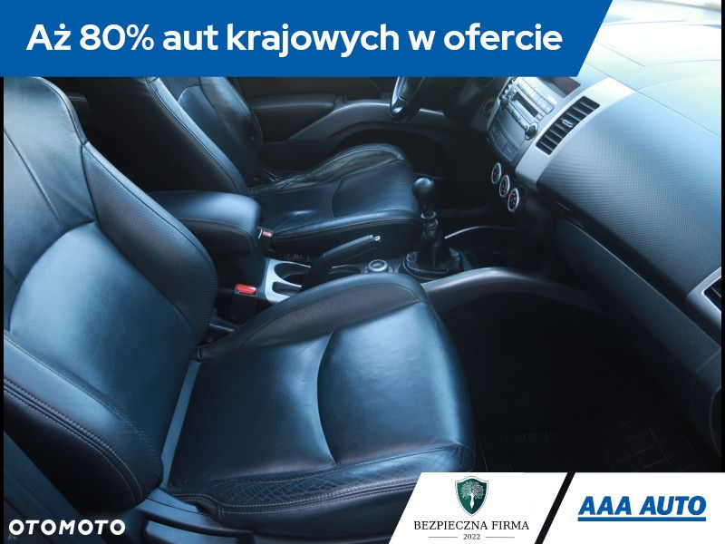 Mitsubishi Outlander - 10