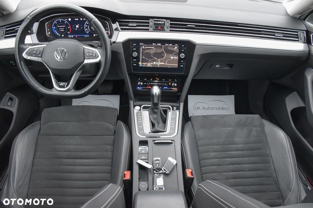 Volkswagen Passat 2.0 TDI SCR DSG 4Motion Elegance - 17