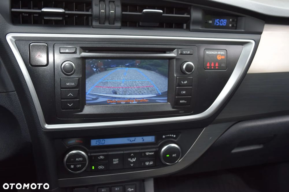 Toyota Auris 1.4 D-4D Design Edition - 17