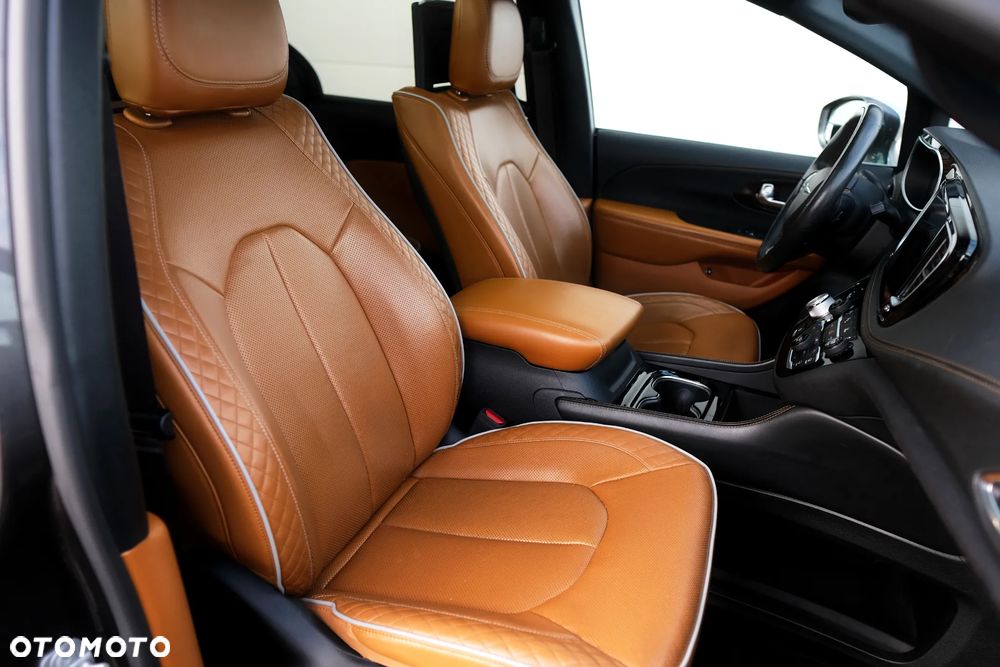 Chrysler Pacifica - 21