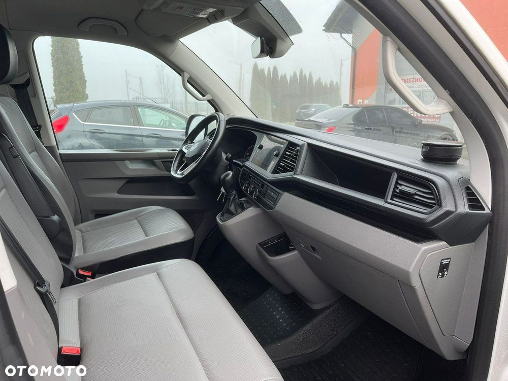 Volkswagen Caravelle - 11