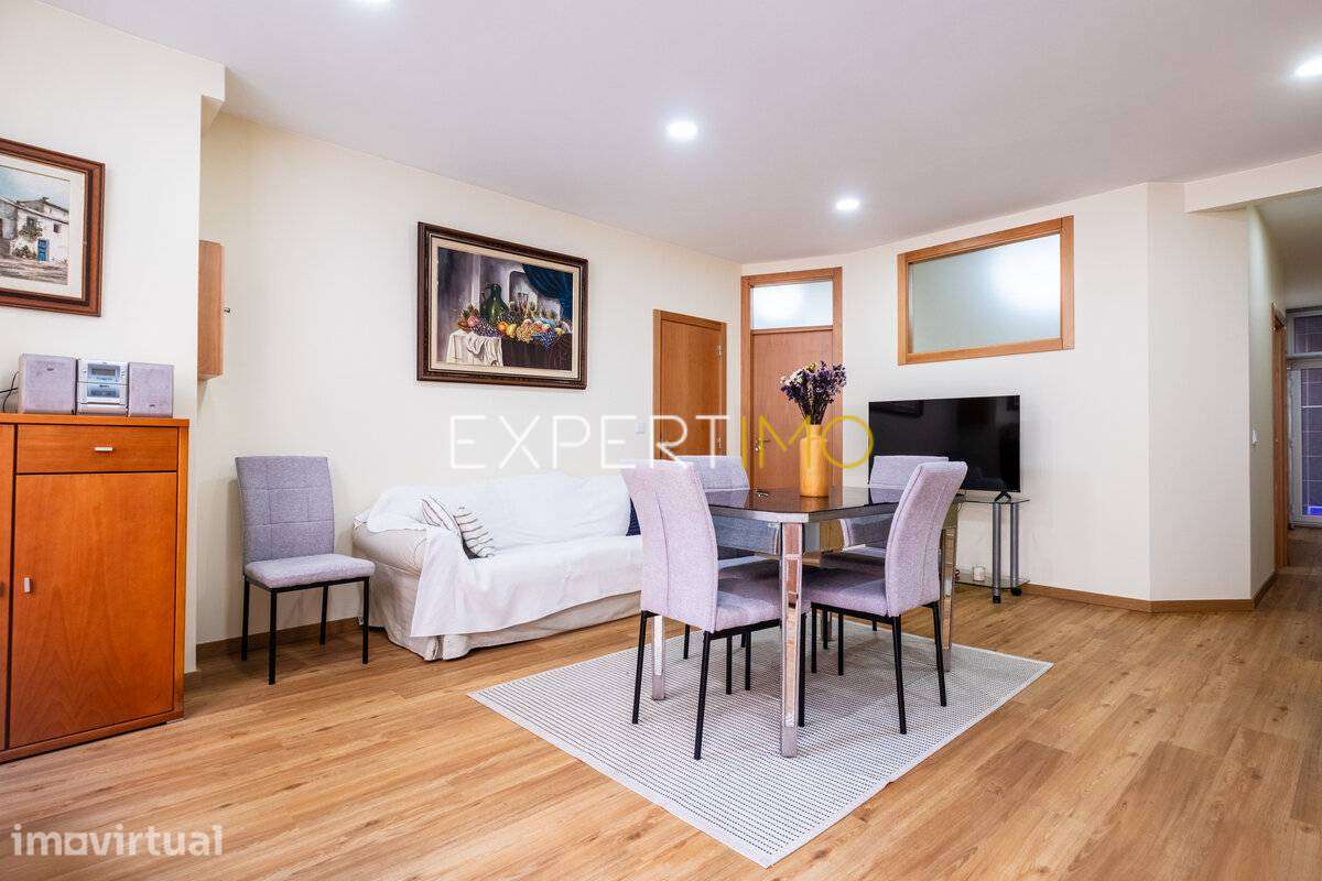 Moradia Renovada com 2 Apartamentos Independentes | Figueira da Foz - Grande imagem: 2/42