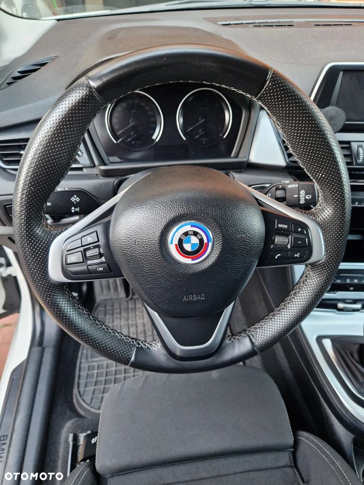 BMW Seria 2 218d - 4