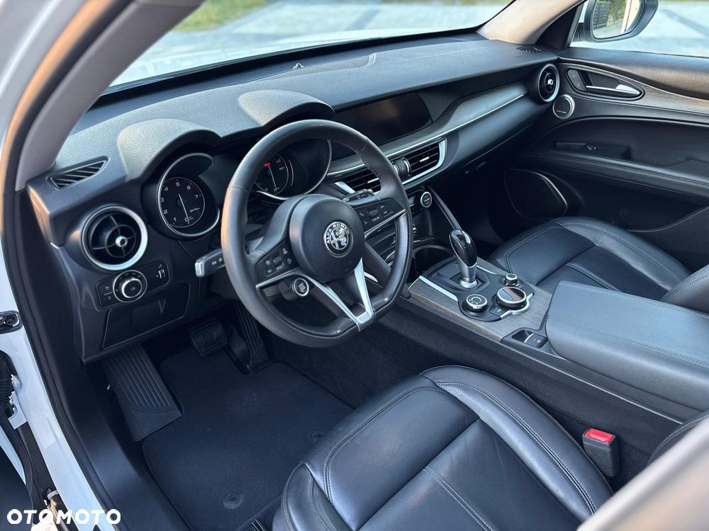 Alfa Romeo Stelvio - 16