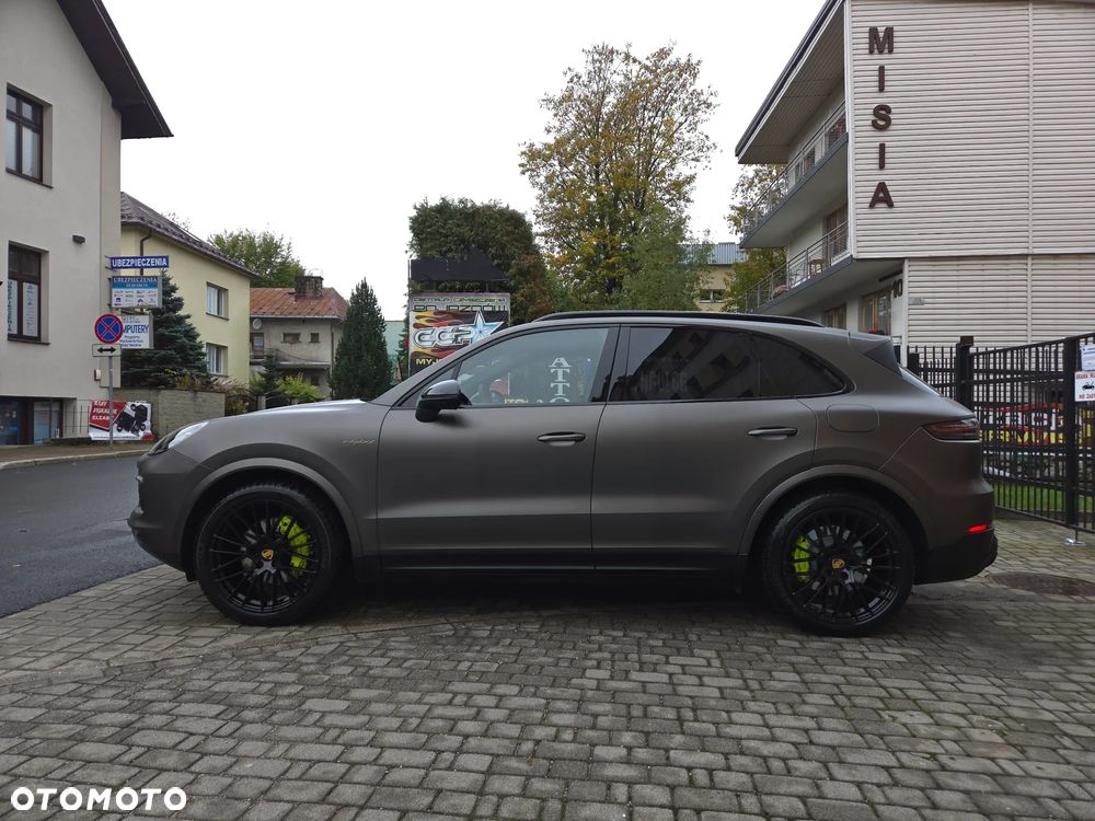 Porsche Cayenne - 2