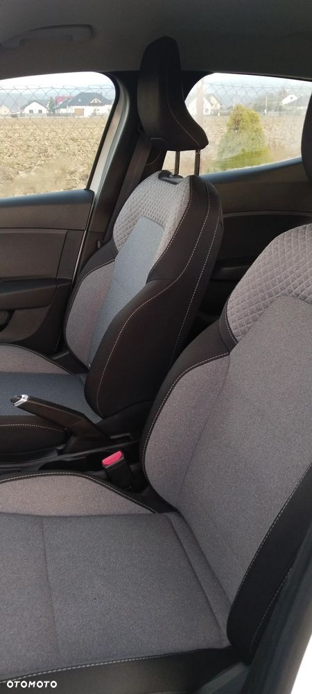 Renault Clio TCe 90 TECHNO - 24