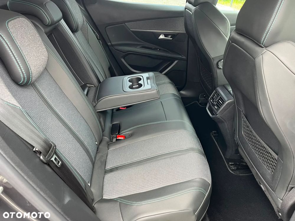 Peugeot 3008 225 e-EAT8 Allure Pack - 32