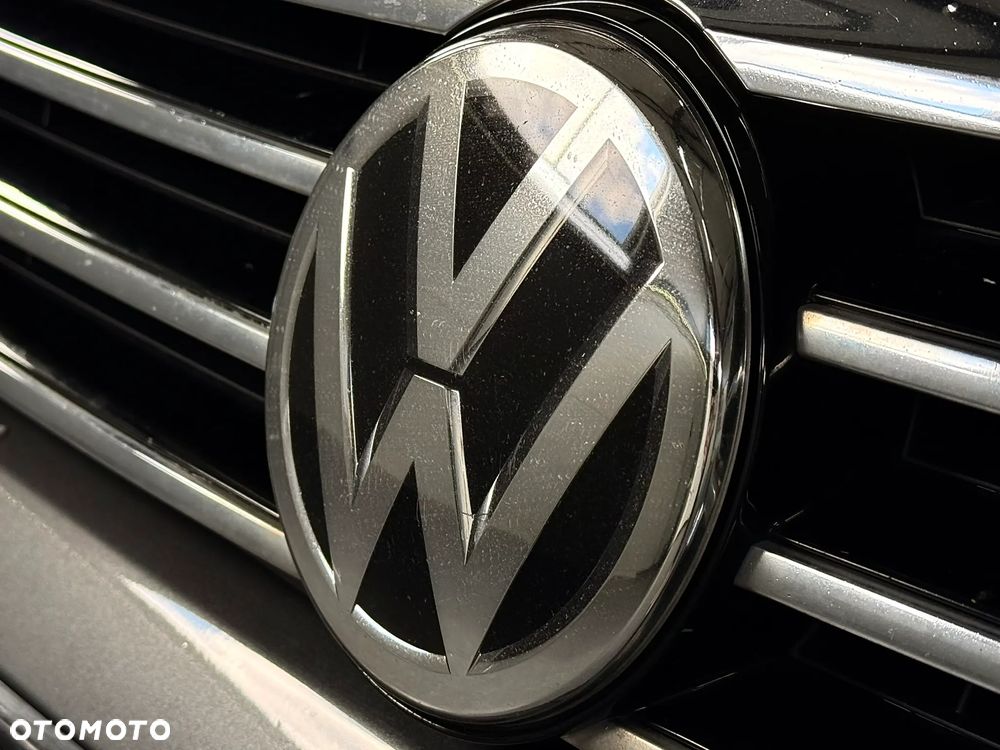 Volkswagen Passat 2.0 TDI SCR Comfortline - 11