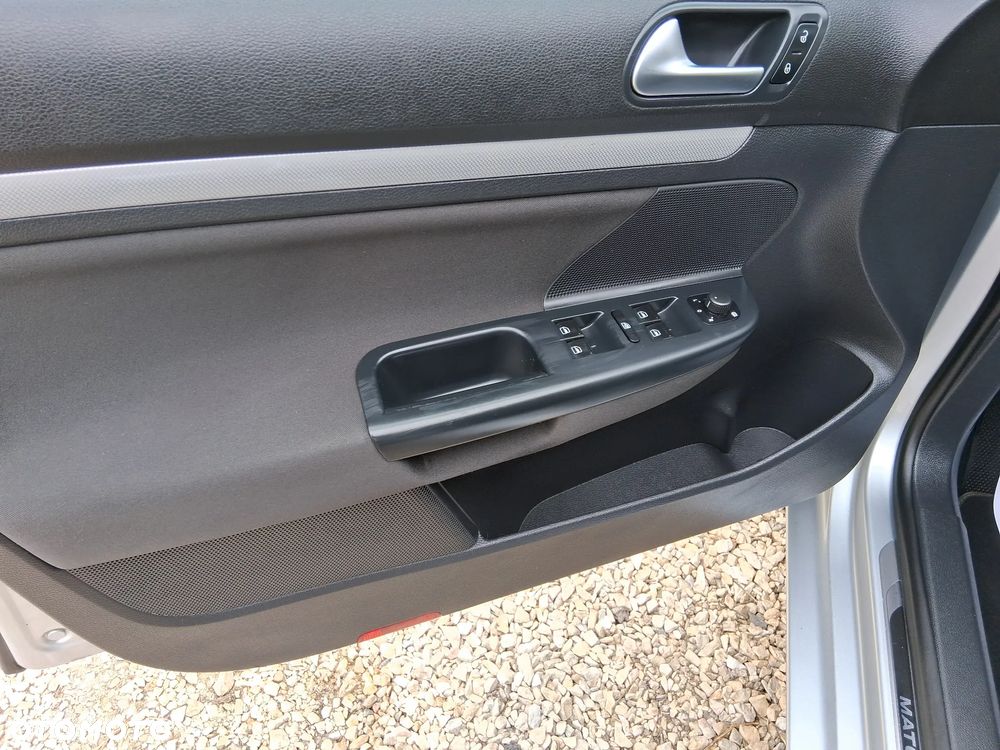 Volkswagen Golf 2.0 TDI DPF MATCH - 16