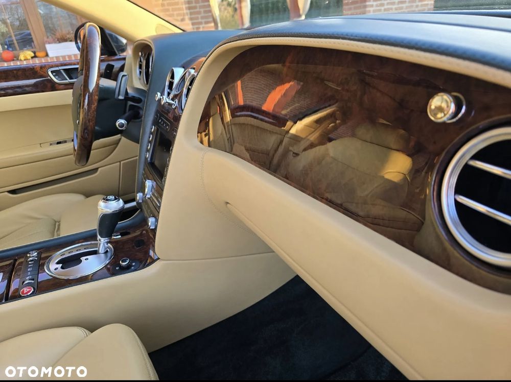 Bentley Flying Spur - 26