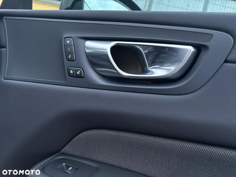 Volvo XC 60 - 21