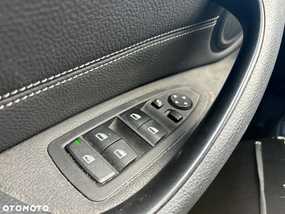 BMW X1 sDrive18d xLine - 27