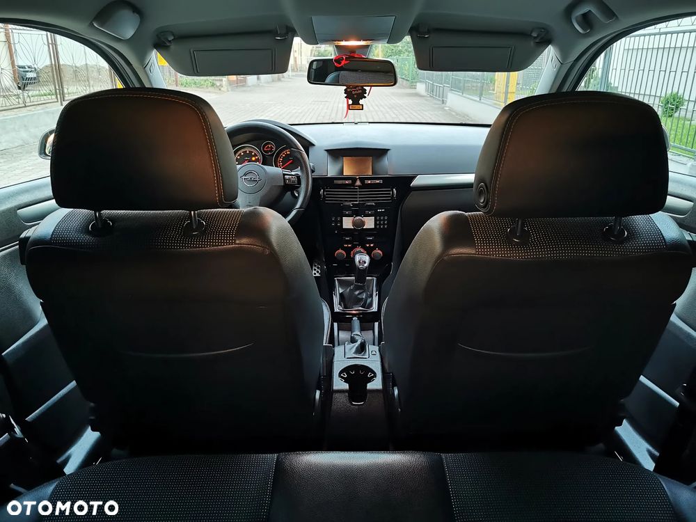 Opel Astra 1.6 Black&White - 10