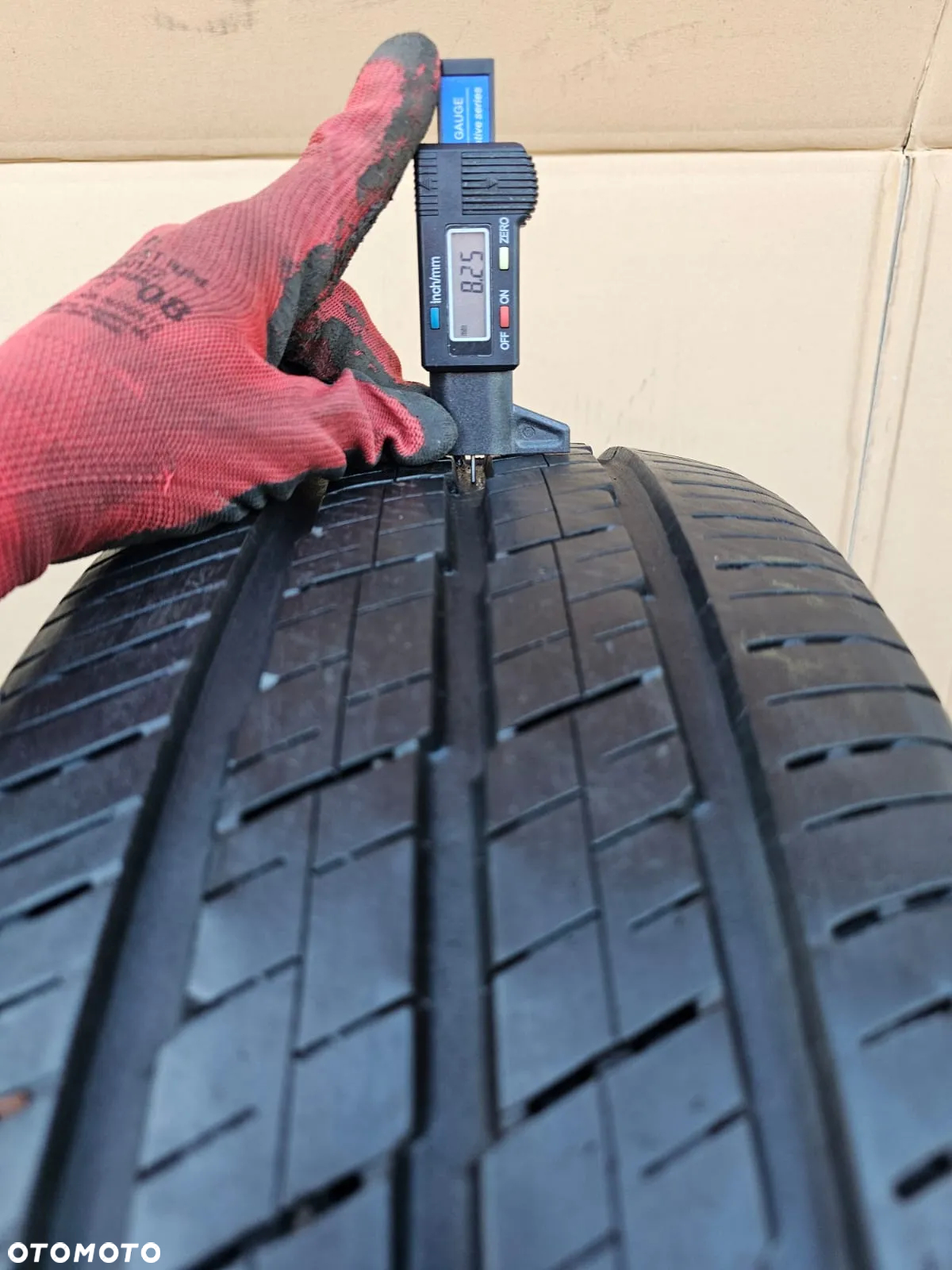 (O84) 235/60R17C 117/115R 8,2mm 10r BUS / Continental Vanco 2 - 3