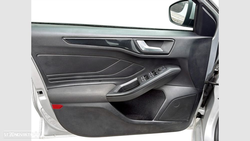 Ford Focus 1.0 EcoBoost MHEV ST-Line - 11